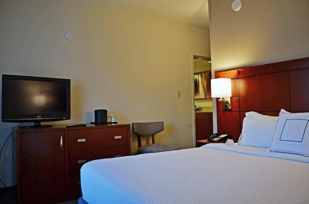 Courtyard By Marriott Burlington Hotel Buitenkant foto