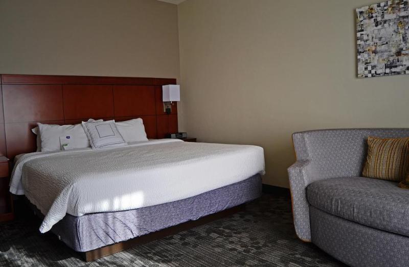 Courtyard By Marriott Burlington Hotel Buitenkant foto