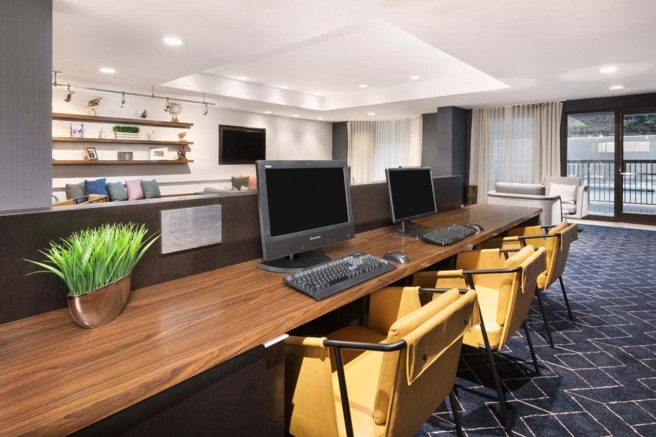 Courtyard By Marriott Burlington Hotel Buitenkant foto