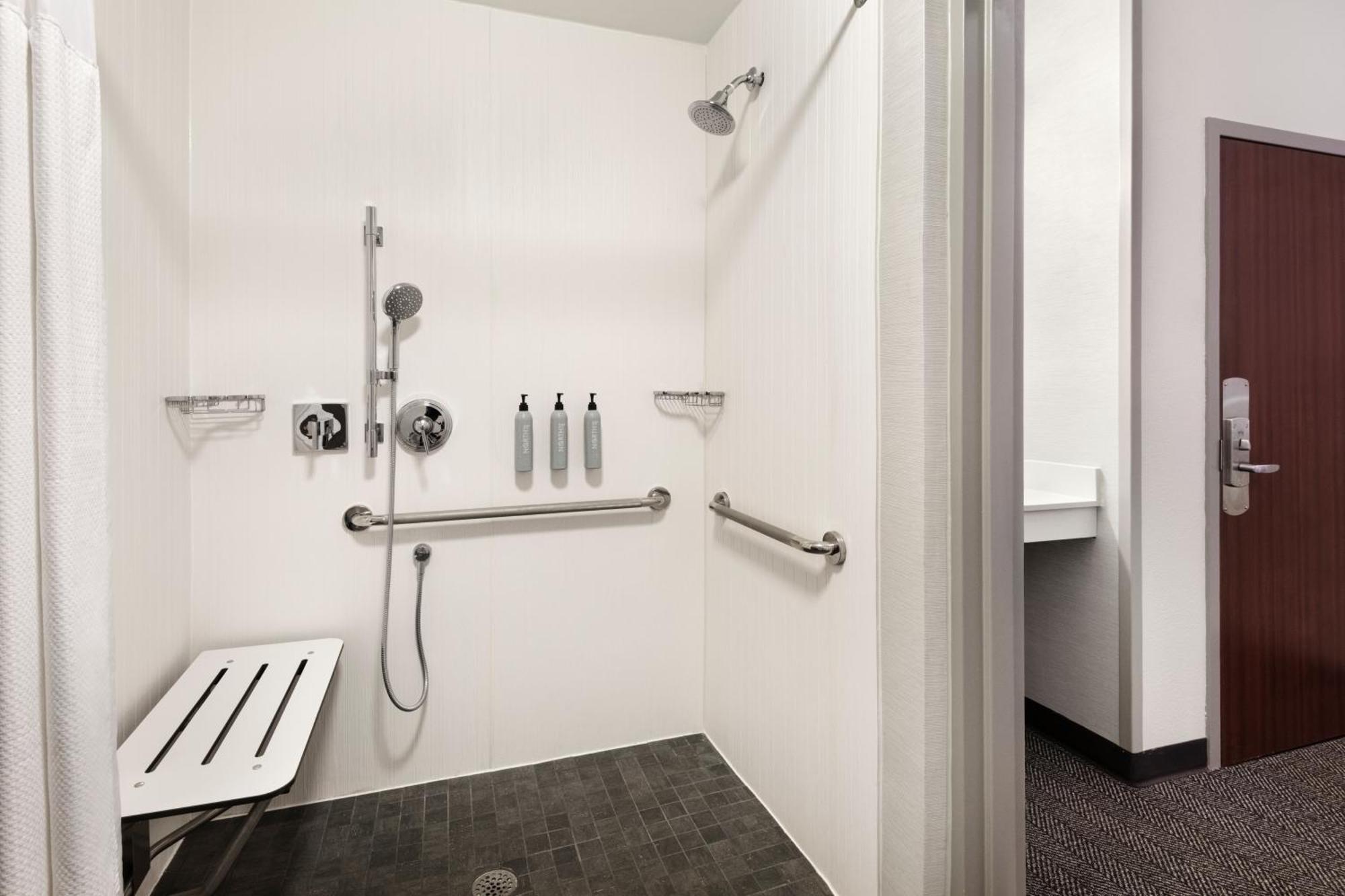 Courtyard By Marriott Burlington Hotel Buitenkant foto