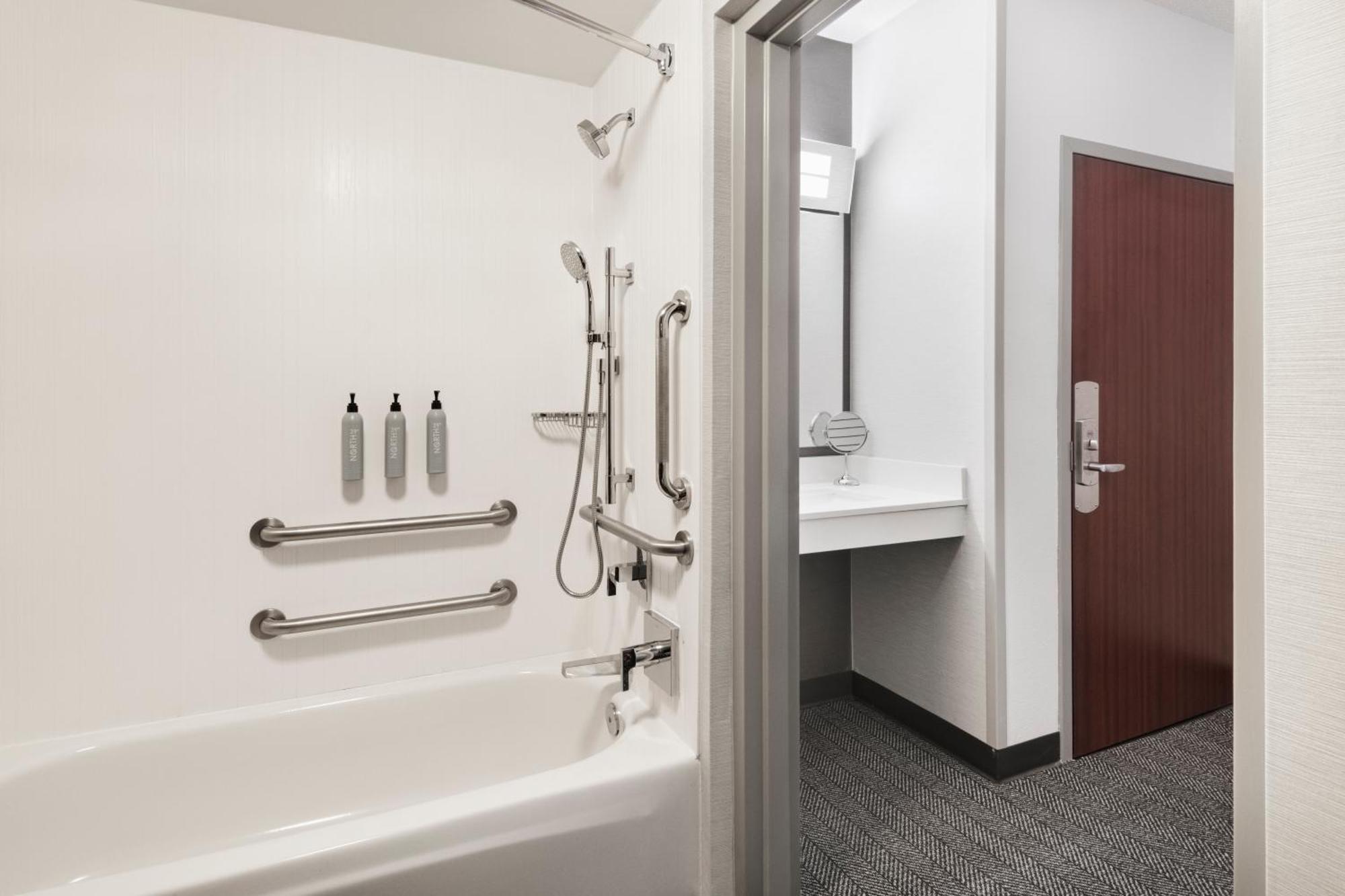 Courtyard By Marriott Burlington Hotel Buitenkant foto
