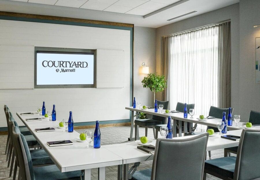 Courtyard By Marriott Burlington Hotel Buitenkant foto