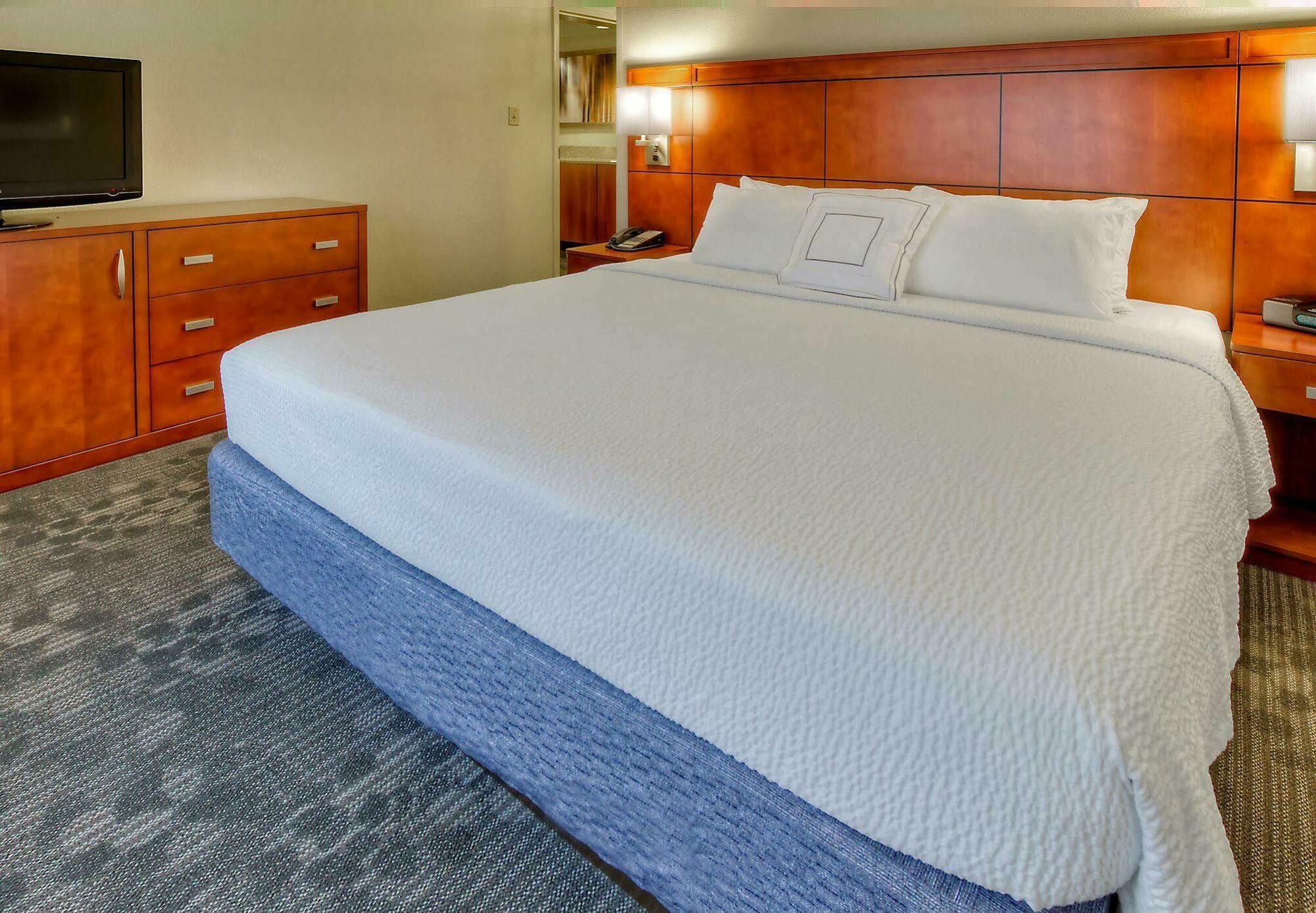 Courtyard By Marriott Burlington Hotel Buitenkant foto