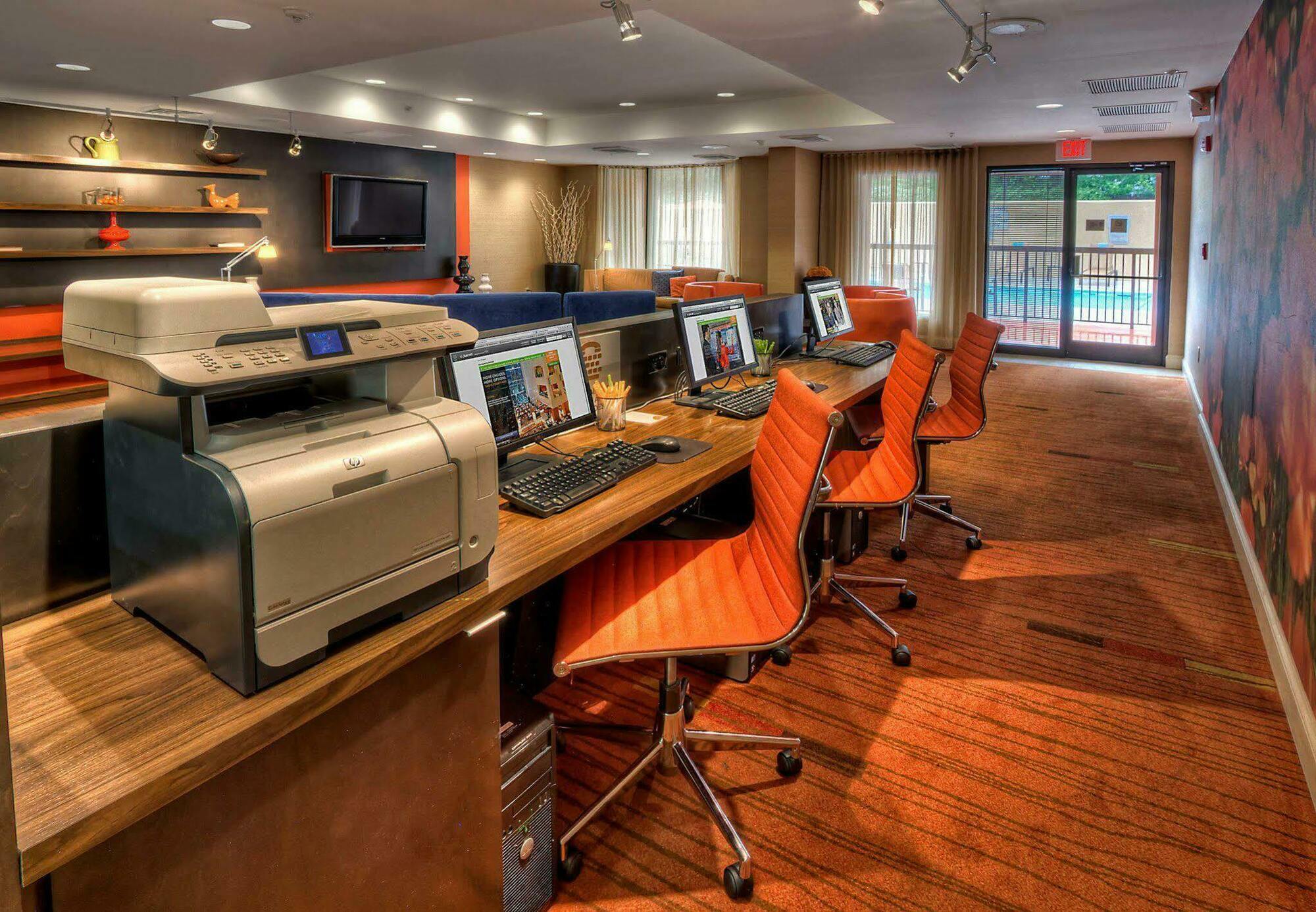 Courtyard By Marriott Burlington Hotel Buitenkant foto